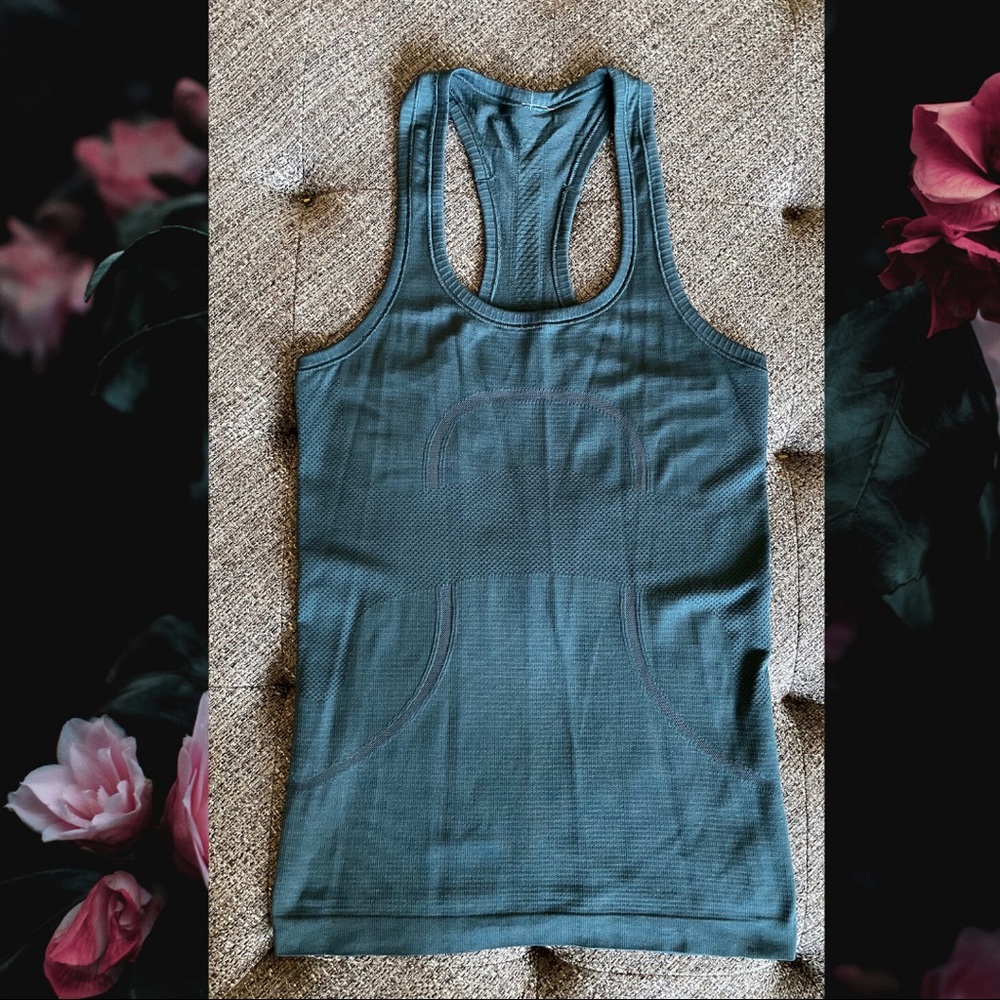 Lululemon Swiftly Racer Tank in Teal size 4